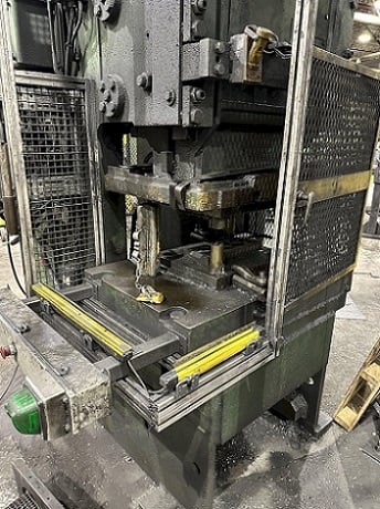 120 Ton, Clearing Niagara #E-110, OBS gap frame press, 6" stroke, 17.5" Shut Height, motorized adjustment - Image 5