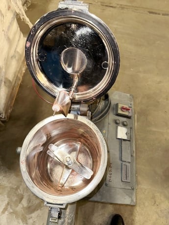 10 liter Henschel #FM10C, high intensity mixer, jacketed chamber, 3 tier blade design - Image 5