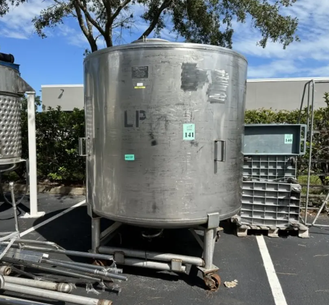 1160 gallon Stainless Steel tank, flat top & bottom - Image 1