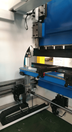 390 Ton, MAQ #WC67K-350X4000, hydraulic press brake, 13' overall, DA53T Touch Screen CNC controller - Image 4