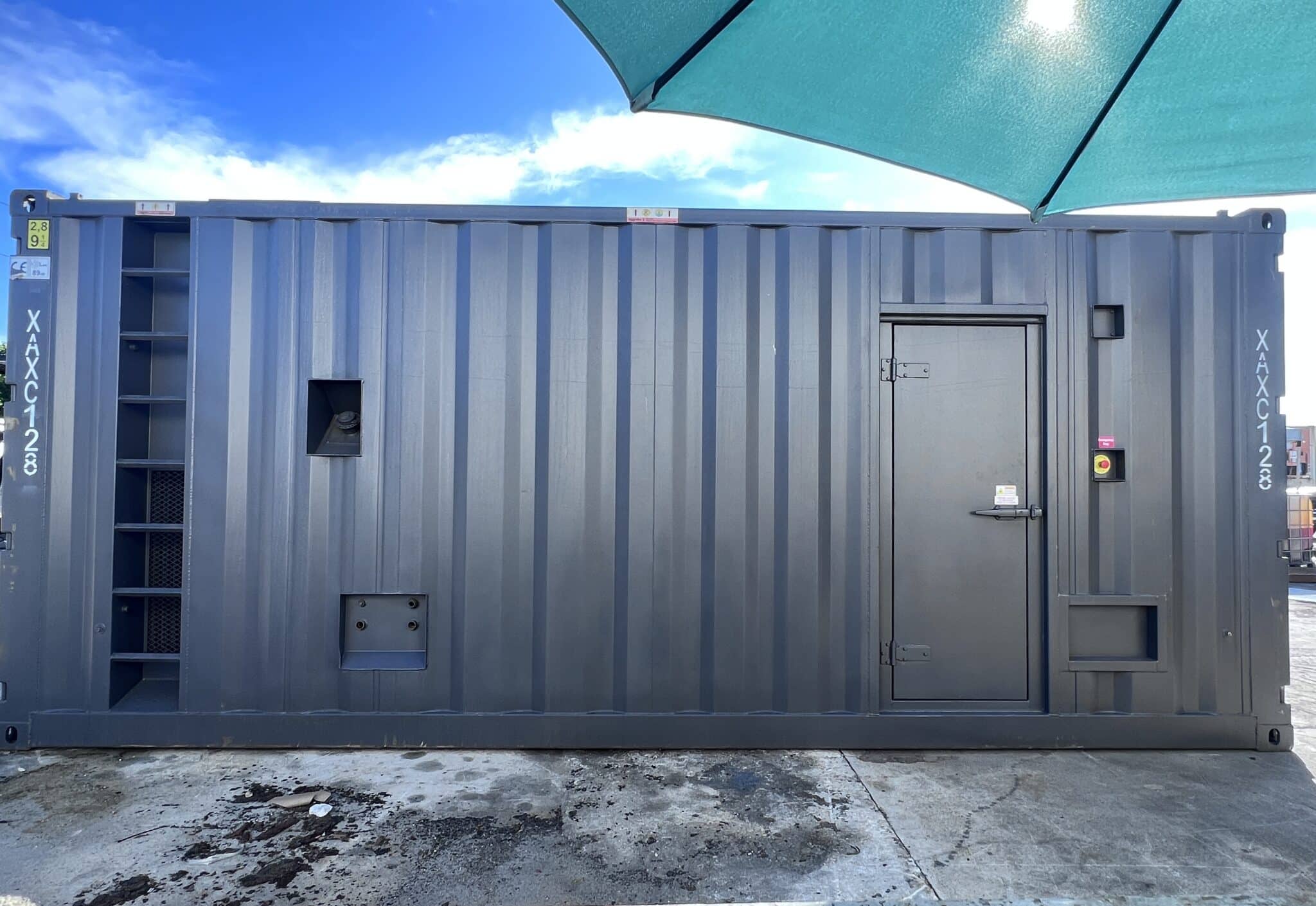 1000 KW Cummins #QST30-G5, diesel generator, sound attenuated enclosure, 277/480 Volts, 20' ISO container - Image 1