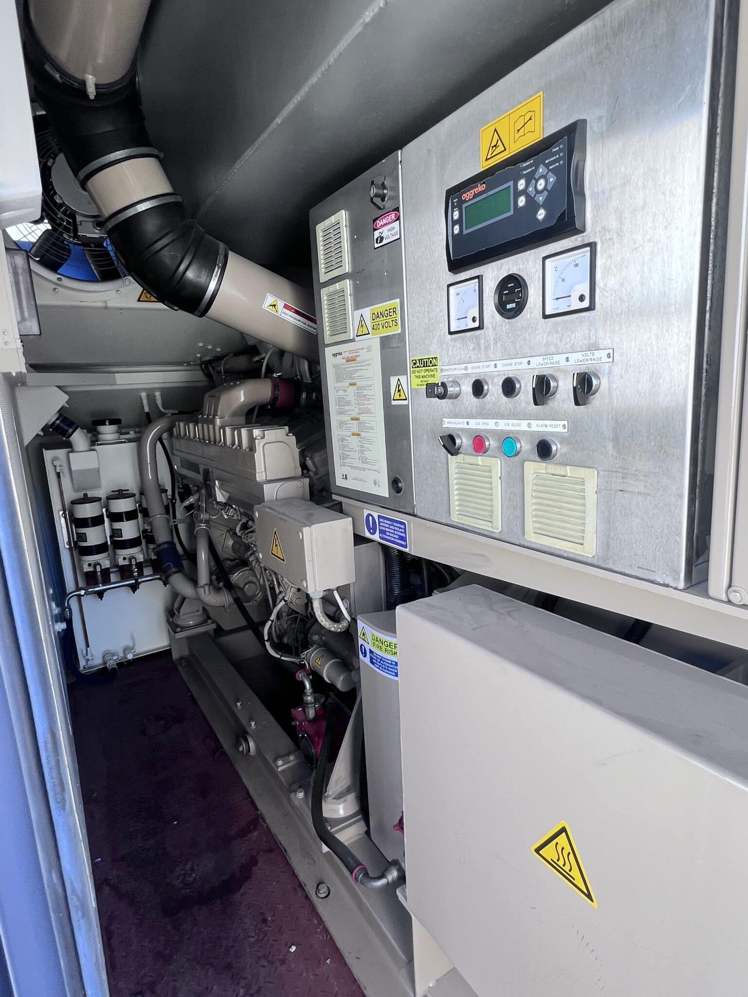 1000 KW Cummins #QST30-G5, diesel generator, sound attenuated enclosure, 277/480 Volts, 20' ISO container - Image 7