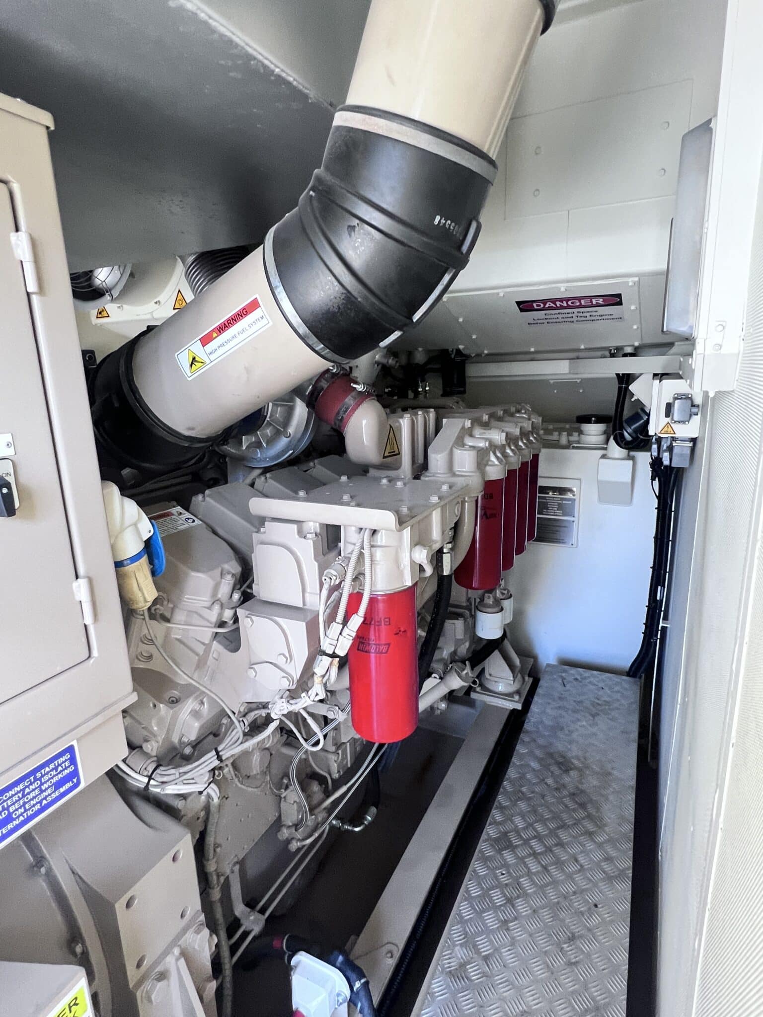 1000 KW Cummins #QST30-G5, diesel generator, sound attenuated enclosure, 277/480 Volts, 20' ISO container - Image 10