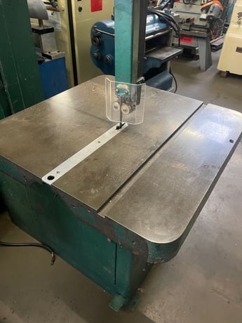 20" Powermatic #81, vertical band saw, 2000/4500 SFM, 2 HP, foot brake, dust chute, guides - Image 2