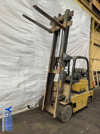 8000 lb. Caterpillar #T80D, LPG forklift, 123" lift height, side shift, roll cage, 4 cylinder engine - Image 2