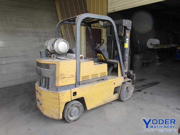 8000 lb. Caterpillar #T80D, LPG forklift, 123" lift height, side shift, roll cage, 4 cylinder engine - Image 3