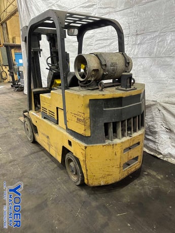 8000 lb. Caterpillar #T80D, LPG forklift, 123" lift height, side shift, roll cage, 4 cylinder engine - Image 7