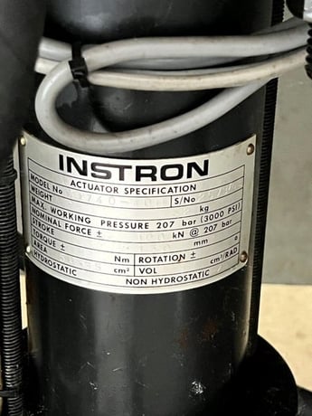 22 KIP (100kN) Instron #8801, fatigue load frame, 2-columns, 22" distance between columns - Image 6
