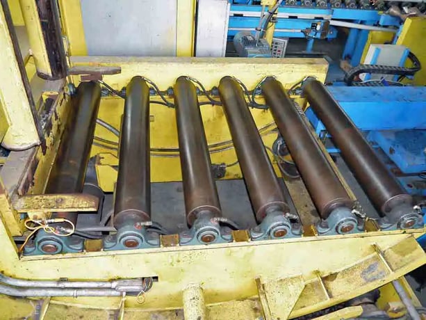 2200 lb. AIM traveling upender, 6" dia. x 44" face rolls, 3 HP motor, 66" long support arms, 2001,S45189 - Image 5