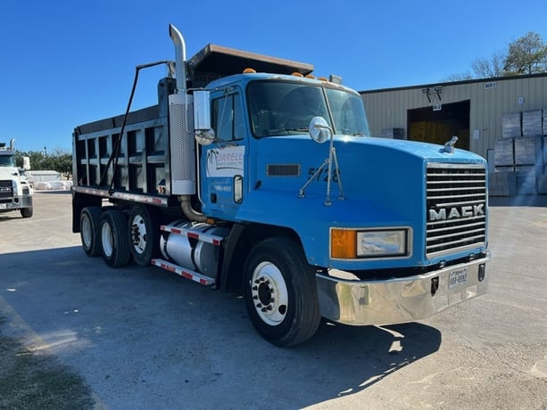 Mack #CH613, Dump Truck, diesel, 64 drivetrain, 27017 hours, 6x4 axles, 1997 - Image 7