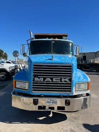 Mack #CH613, Dump Truck, diesel, 64 drivetrain, 27017 hours, 6x4 axles, 1997 - Image 8