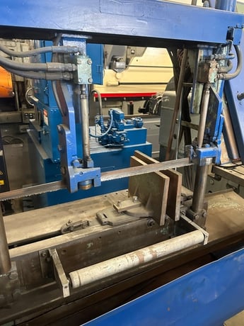 16" x 20" W.F. Wells #F-16-2A, semi-auto twin post horizontal bandsaw, 60-425 SPM, 20" wheel diameter - Image 4