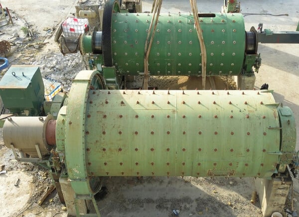 8' x 17' Kennedy Van Saun ball mills, 400 HP, gear box 6.95 ratio, air clutch, rubber liner, (3 available) - Image 1