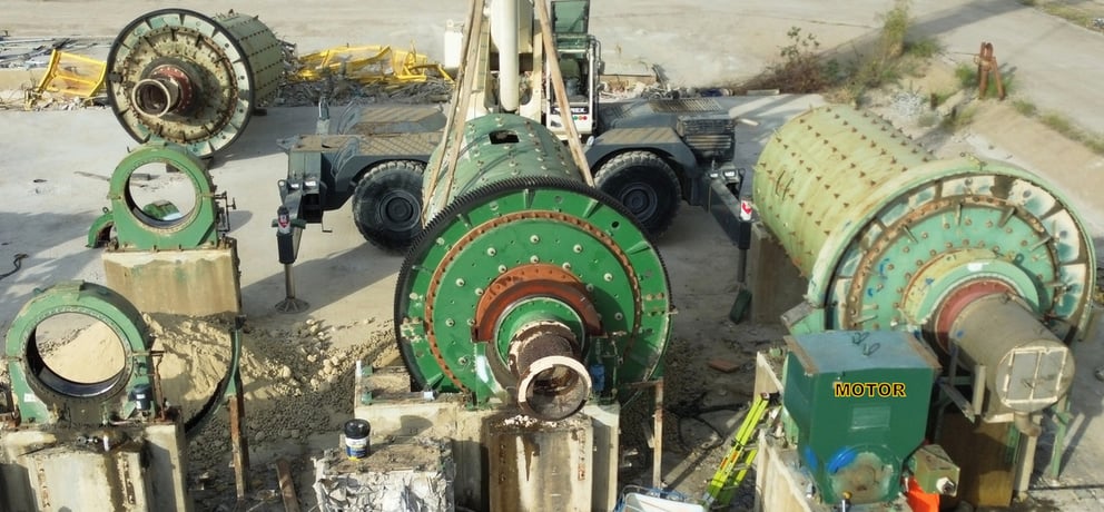 8' x 17' Kennedy Van Saun ball mills, 400 HP, gear box 6.95 ratio, air clutch, rubber liner, (3 available) - Image 4