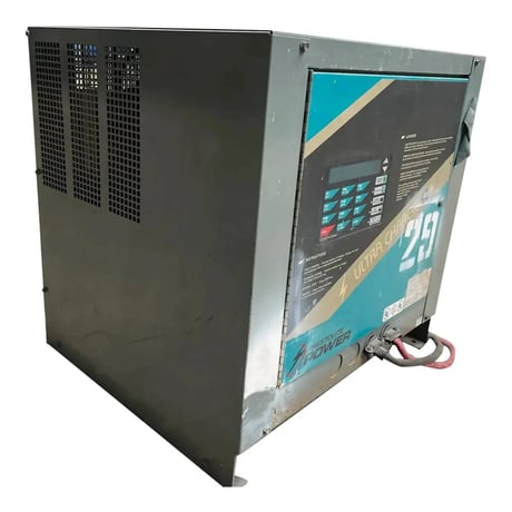 Hobart Ultra Charge #1050T3-18, industrial battery charger - Image 2