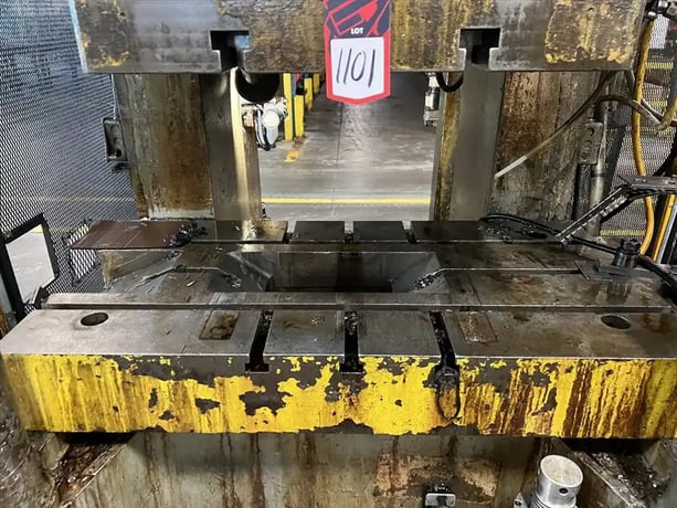 165 Ton, Aida #NC1-15, OBI press, 5.1" stroke, 13.77" Shut Height, 3.983"adj., 46.06"x23.62"table, 40-85 - Image 5