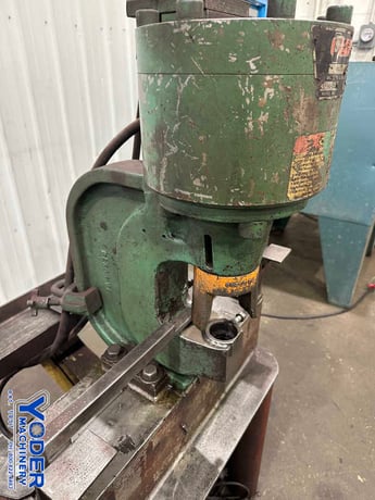 60 Ton, Peddinghaus #FP-60, hydraulic flange punch, 4-1/2" throat, electric foot pedal, 10 HP - Image 3