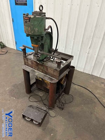 60 Ton, Peddinghaus #FP-60, hydraulic flange punch, 4-1/2" throat, electric foot pedal, 10 HP - Image 8