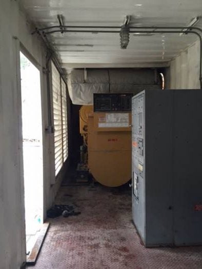 1500 KW Caterpillar #3512B, standby diesel generator, 277-480 Volts, 21500 hours, 2001 - Image 3