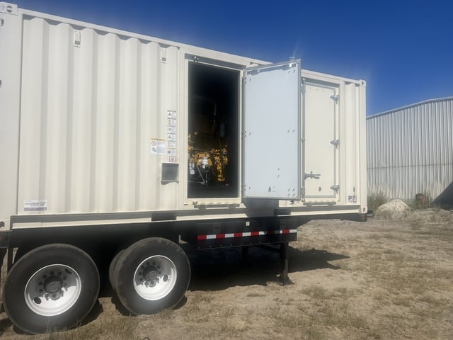 567 KW Caterpillar #LC7, stationary generator, prime duty, 480 Volts, 708 KVA, 1800 RPM, 2006 - Image 1