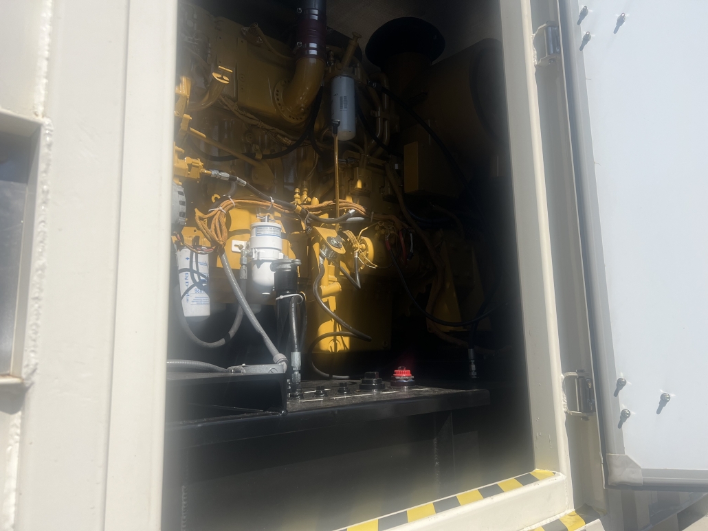 567 KW Caterpillar #LC7, stationary generator, prime duty, 480 Volts, 708 KVA, 1800 RPM, 2006 - Image 7