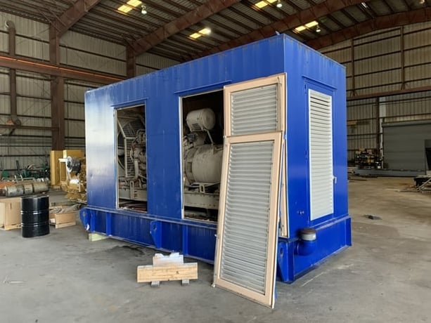 600 KW Cummins #680FDR7028GH-W, standby duty, 227/480 Volts, enclosure, Tier 2, 2006 - Image 3