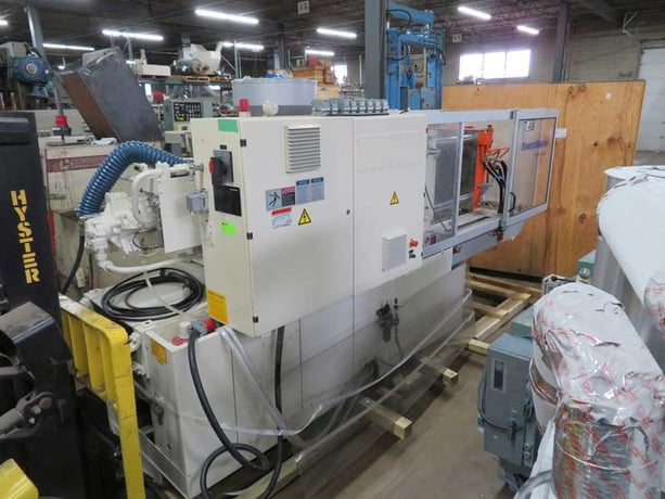 110 Ton, 5 oz., Krauss Maffei #KM110-390-C2, inkection molding machine, 35mm screw, 1998 - Image 6