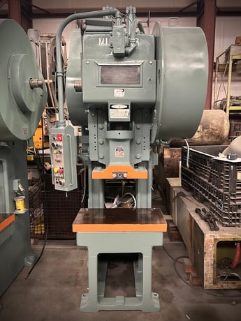 60 Ton, Minster #70-4, 6" stroke, 14.25" Shut Height, 32" x21"Bed, 65 SPM, 3" adj,air clutch / brake, 1977 - Image 4
