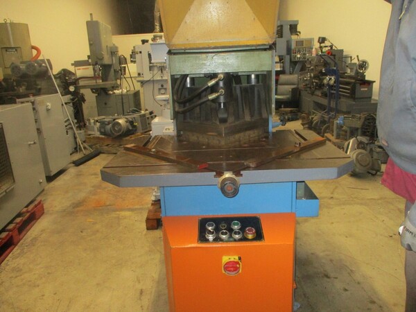 Rousselle #FN-1115, hydraulic corner notcher, 11 inch 15 ton capacity - Image 8