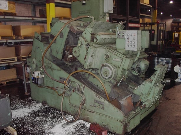 Cincinnati No. 4 Mdl. EA, slant bed, 24" x20" grinding wheel, 12" thru feed work rest, outboard support on - Image 1