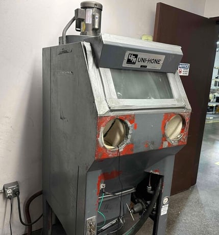 3" x 3" x 1/4" Uni-Hydro #42-14, hydraulic ironworker, 42 ton, 6" throat, 0.75" rod shear - Image 2