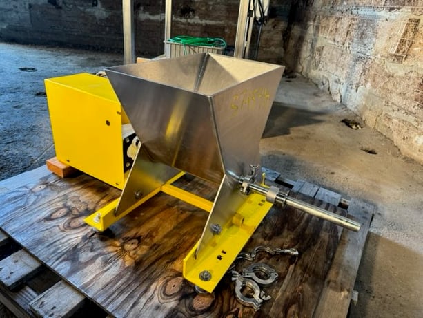 Scaletran #VMF, volumetric screw feeder w/Stainless Steel hopper & screw, 1/2" dia. x 36" long screw & tube - Image 3