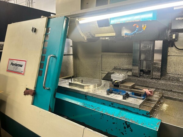 Akira-Seiki #Performa-V5AXP, CNC vertical machining center, Mitsubishi Control, 51.2" X, 21.3" Y, 22" Z - Image 4
