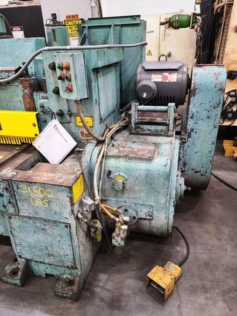 3/8" x 10' Wysong #1038, mechanical shear, 36" front operated power back gauge, 16 hold downs, 104" squaring - Image 3