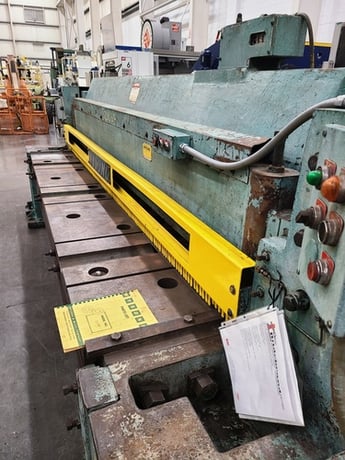 3/8" x 10' Wysong #1038, mechanical shear, 36" front operated power back gauge, 16 hold downs, 104" squaring - Image 4