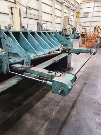 3/8" x 10' Wysong #1038, mechanical shear, 36" front operated power back gauge, 16 hold downs, 104" squaring - Image 5