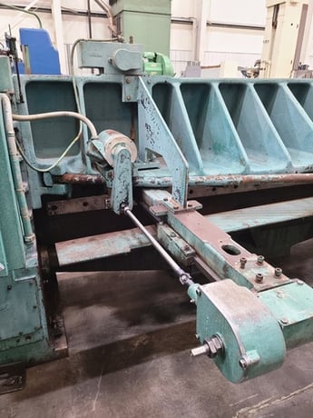 3/8" x 10' Wysong #1038, mechanical shear, 36" front operated power back gauge, 16 hold downs, 104" squaring - Image 6
