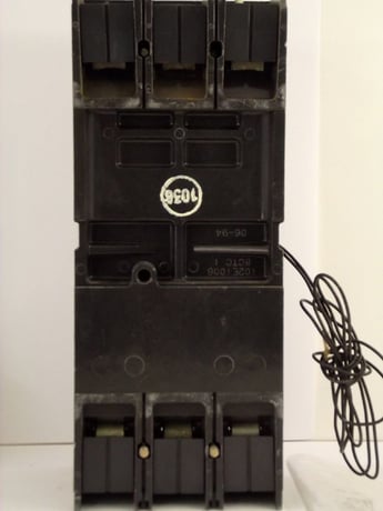 200 Amps, General Electric, SFHA36AT0250, W/SRPF250A plug molded case circuit breaker 3P Spectra RMS - Image 4