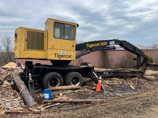 Tigercat #240B, Log Loader w/ Slasher Saw, under power, available for inspection - Image 1