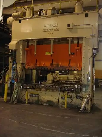 300 Ton, Minster #S2, 14" stroke, 29" Shut Height, 14-28 SPM, 120" x 54" bed,cushions, 1975,S24437 - Image 1