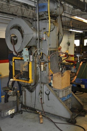 45 Ton, Minster #5, OBI press, 6" stroke, 14.25" Shut Height, 2.75"ram adj., 50/100 SPM, 28" x18"bed, air - Image 2