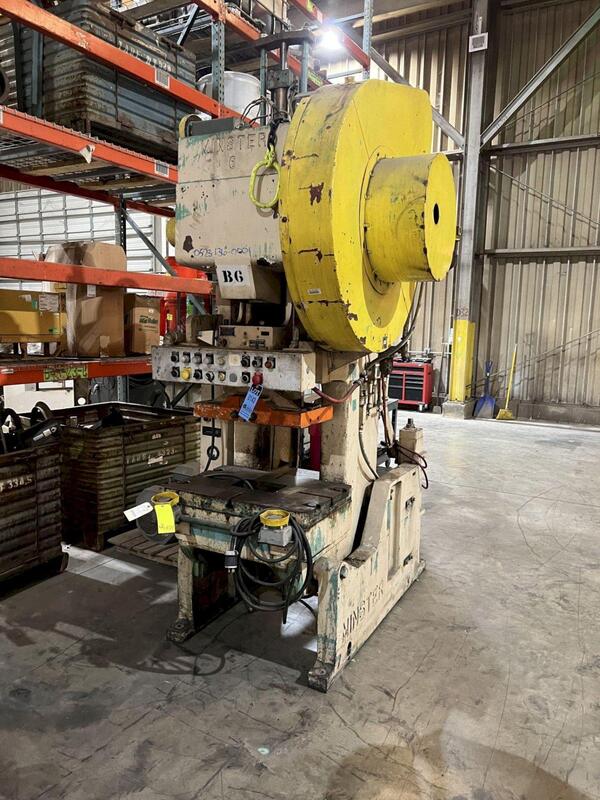 60 Ton, Minster #6, OBI press, 5" stroke, 15" Shut Height, 3" ram adj., 90 SPM, 32" x21" bed, air clutch & - Image 4