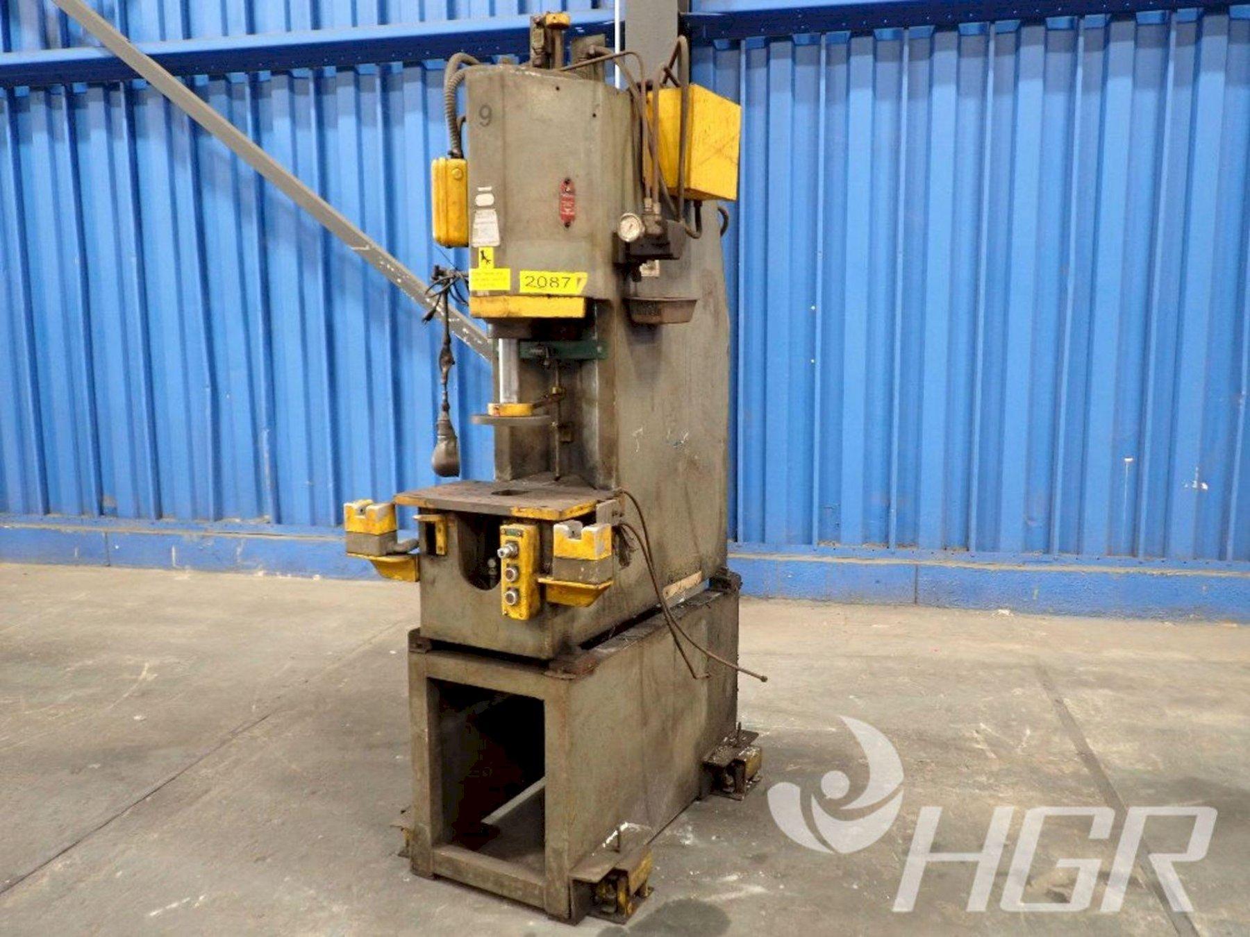 10 Ton, Northern, hydraulic press, 12" stroke, 14" daylight, 8" diameter ram, 20" x12" bed, 30 gallon - Image 1
