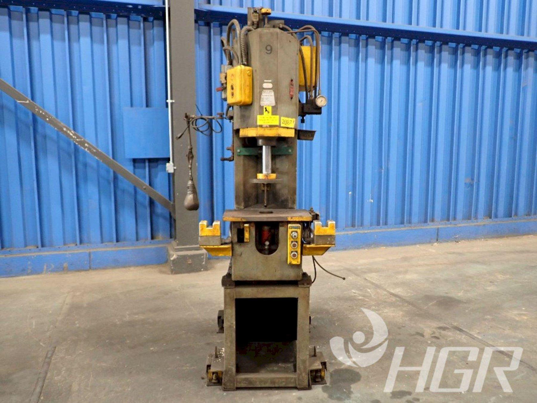 10 Ton, Northern, hydraulic press, 12" stroke, 14" daylight, 8" diameter ram, 20" x12" bed, 30 gallon - Image 2