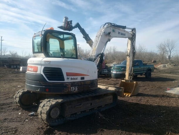 Bobcat #E85, excavator, 66 HP, tail swing type conventional, 23.6' max reach @ ground level - Image 1