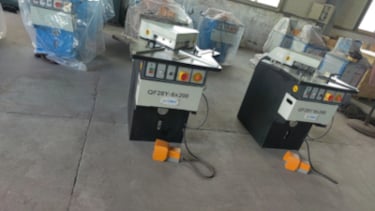 1/4" x 8" Ficom #QF28Y-6-200, Fixed Angle Notcher, Foot Pedal Control, Safety Finger Guards, (2) Quick Change - Image 1