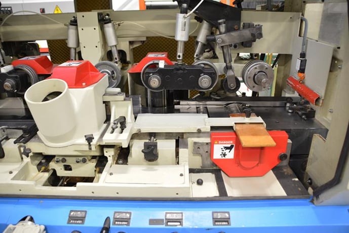 Weinig #U-23E, feed through moulder, 6-heads, 9-1/16" x 4-3/4" capacity, 1-9/16" spindle, variable speed, 2005 - Image 7