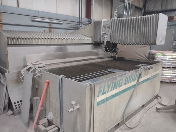 Flow Flying Bridge Waterjet Cutting System, 4' x 8', 30 HP, 60000 psi, 1998 - Image 1