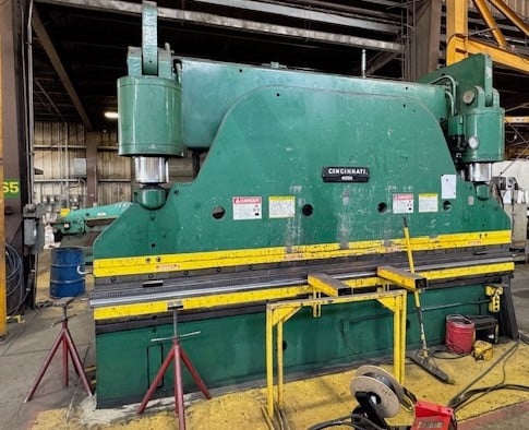 400 Ton, Cincinnati #400H, hydraulic press brake, 16' overall, adj depth stop, foot pdl, 4-way die & punch - Image 4