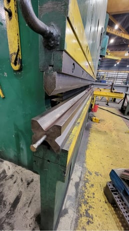 400 Ton, Cincinnati #400H, hydraulic press brake, 16' overall, adj depth stop, foot pdl, 4-way die & punch - Image 7